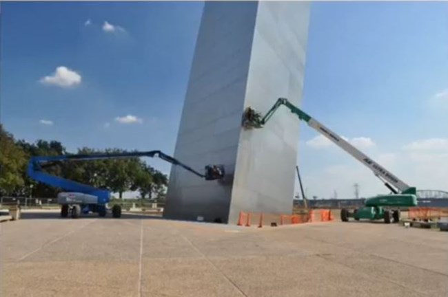Aerial lift access via lifts on cranes at on base of the Arch.