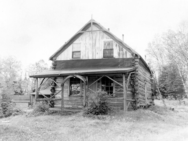 log structure with arched entry built for purposes of lodging