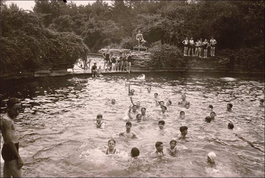 The swimming hole with children, c. 1935. (Courtesy of Chicago Park District Special Collections)