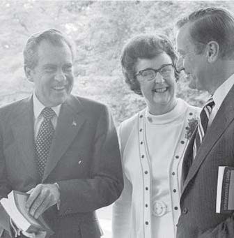 Bettie Willard and fellow CEQ members provide Richard Nixon with an annual environmental report.