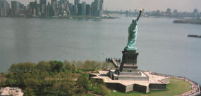 a picture of the Statue of Liberty