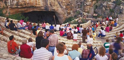 From mid-May through mid-October, visitors to Carlsbad Caverns National Park can enjoy the evening Bat Flight program.