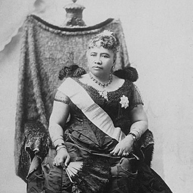 Queen Liliuokalani. Photo circa 1891 by James J. Williams (Honolulu Star-bulletin. Nov 12, 1917) CC0