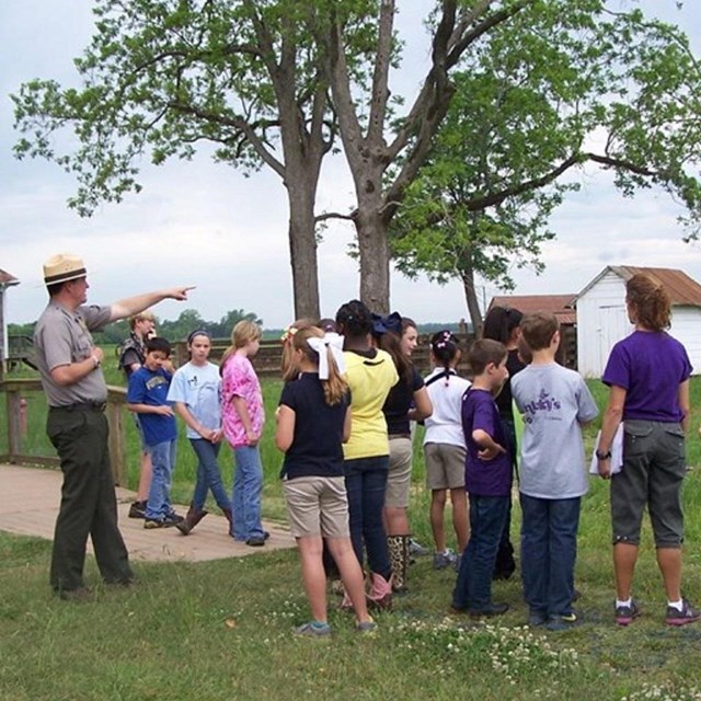 A Park Ranger leads a group on a guided tour of Oakland Plantation.