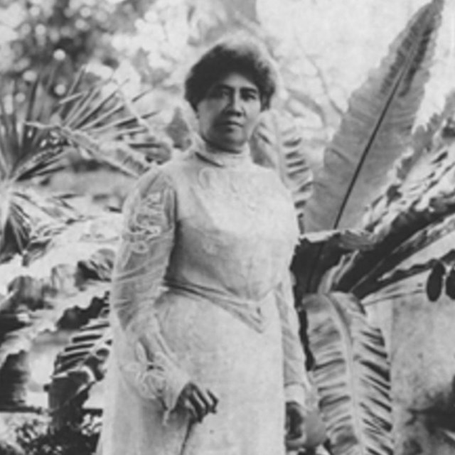 Queen Lili'oukalani poses for a photograph in the gardens at Washington Place.