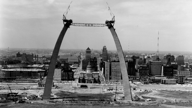 historic photo of the arch's construction