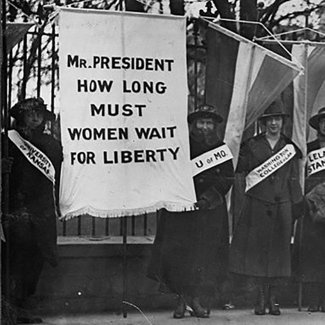 Picketing. Coll. Library of Congress