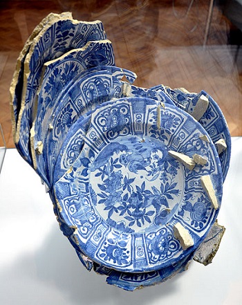 Delftware plates, similar to what was found at Denbigh Plantation
