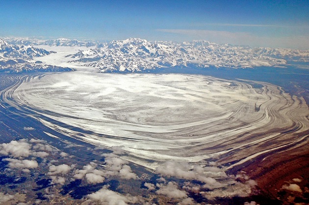 The Malaspina Glacier (Wrangell-St. Elias National Park, Alaska) is a piedmont glacier