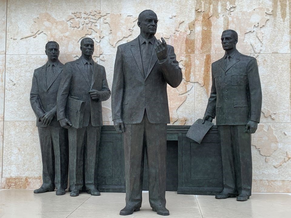 Statue of President Eisenhower and advisors