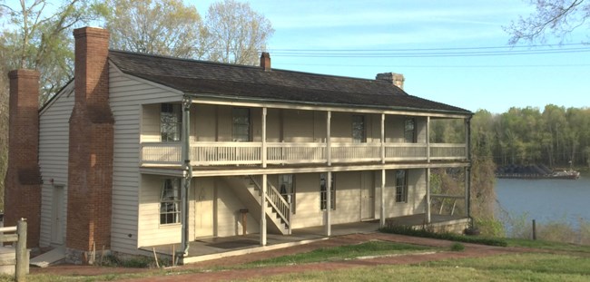 Dover Hotel, located on the bank Cumberland River.
