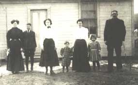 family photo of William Barnett which shows his missing left hand family photo of William Barnett which shows his missing left hand