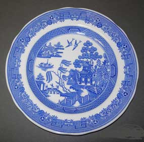 modern Blue Willow plate modern Blue Willow plate