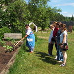 Our historic gardener shows visitors the uses of a pre-European contact hoe made from a moose scapula.