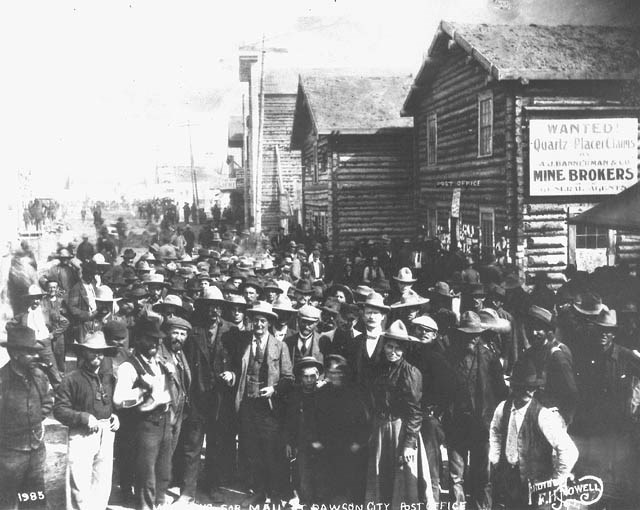 Large crowd of people pose for a photo in a boomtown