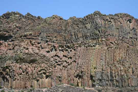 A hillside of columnar basalt.