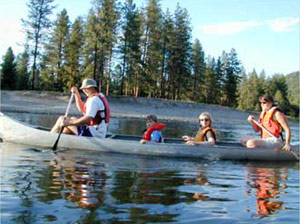 Family of 4 canoeing on Lake Roosevelt. Family of 4 canoeing on Lake Roosevelt.