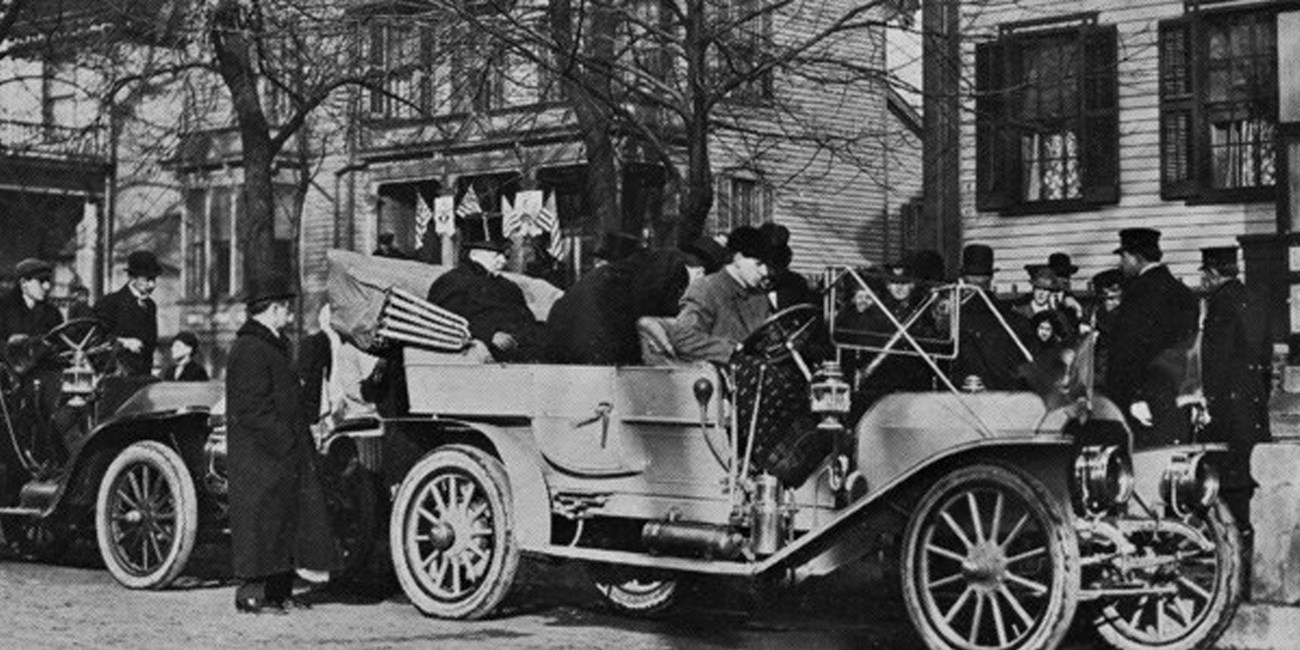 President William Howard Taft visiting the Lincoln Home in motorcar, 1910