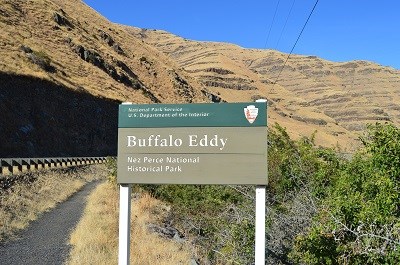 A green sign with the words 'Buffalo Eddy Nez Perce National Historical Park' on it.