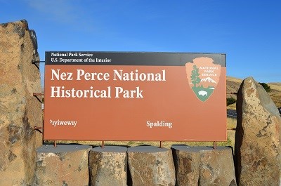 A brown colored sign that has 'Nez Perce National Historical Park' on it.