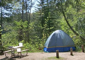 A tent and picnic table at Little Beaver Lake Campground.