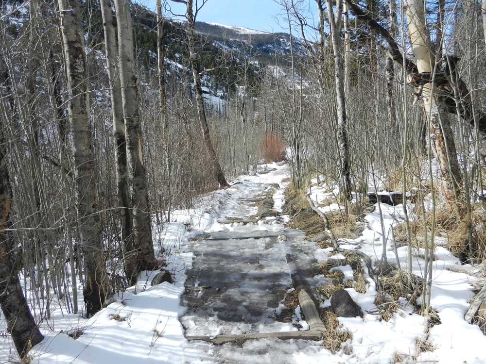 Snow and mud on Fern Lake Trail to The Pool