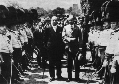 Franklin D. Roosevelt, with the Old Guard, at St. Paul's Church, June 1931.
NPS