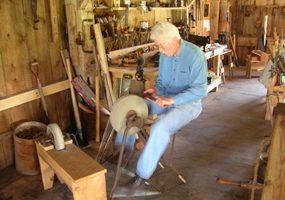 Blacksmith sharpening tool