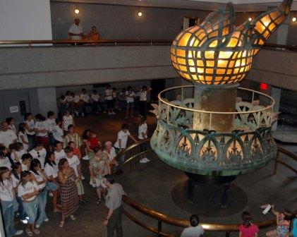 A NPS Ranger teaches about the Statue of Liberty.