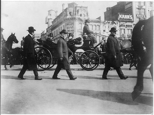 Theodore Roosevelt in carriage on Pennsylvania Avenue on way to Capitol, March 4, 1905
