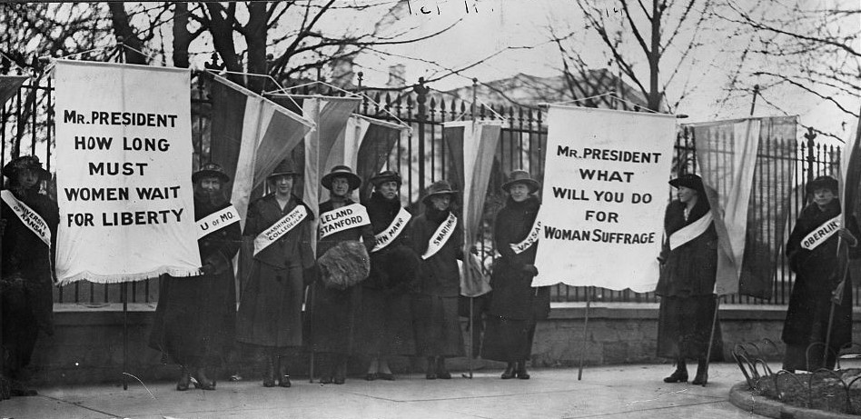 Women picketing at the white house 