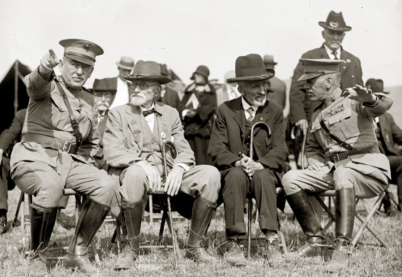 1924 Marine leaders meet with Civil War Veterans