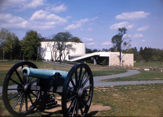 Gettysburg Visitor Center and Lincoln Memorial.