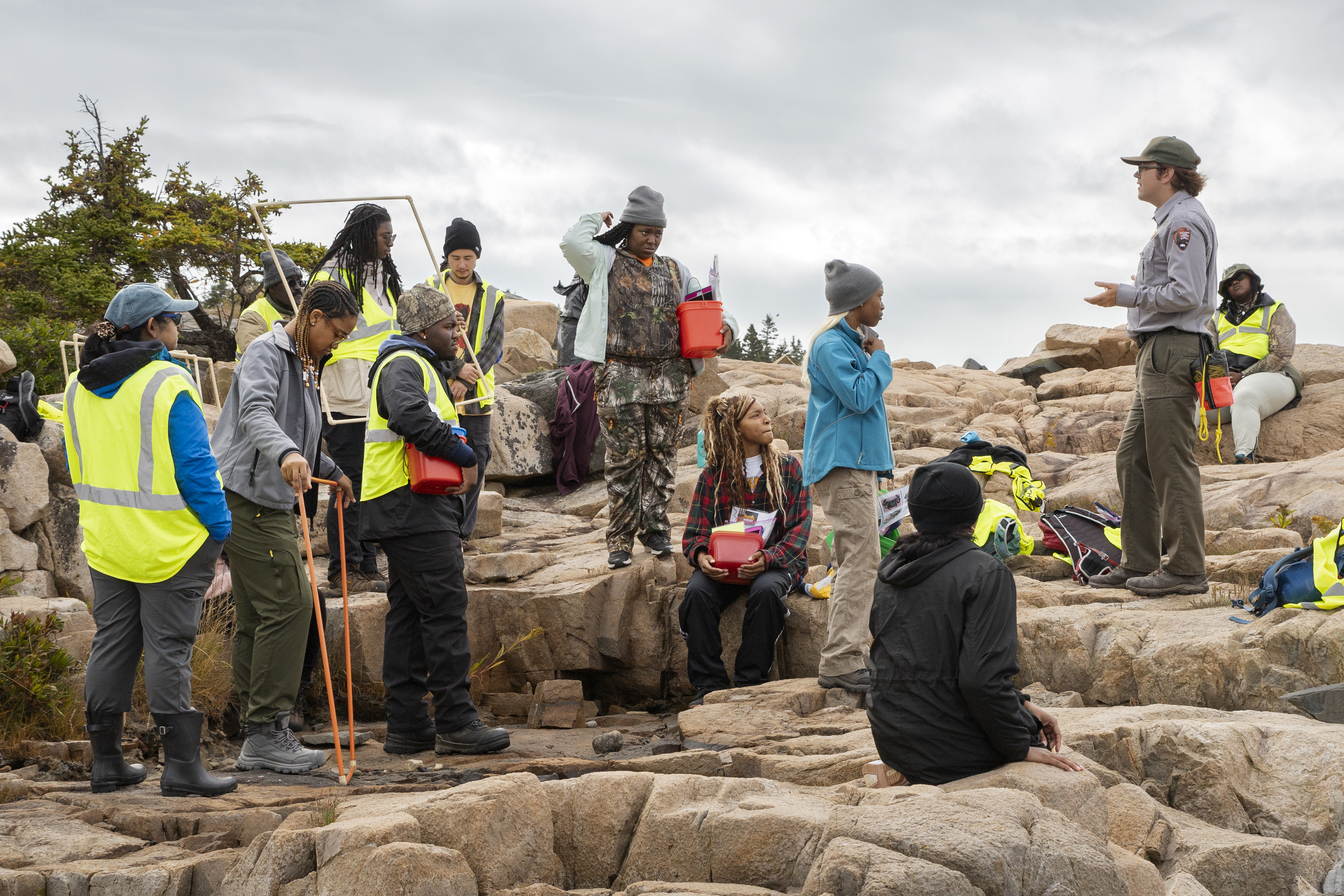 Ranger guides a crab survey with a school group.