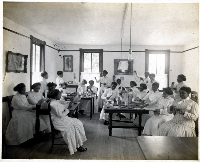 :A vocational class at the school (before 1930).