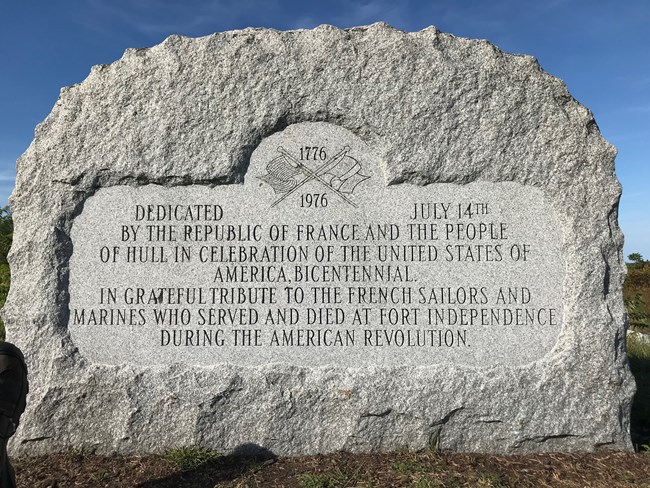 a stone memorial with engraving honoring the french sailors who died in Hull