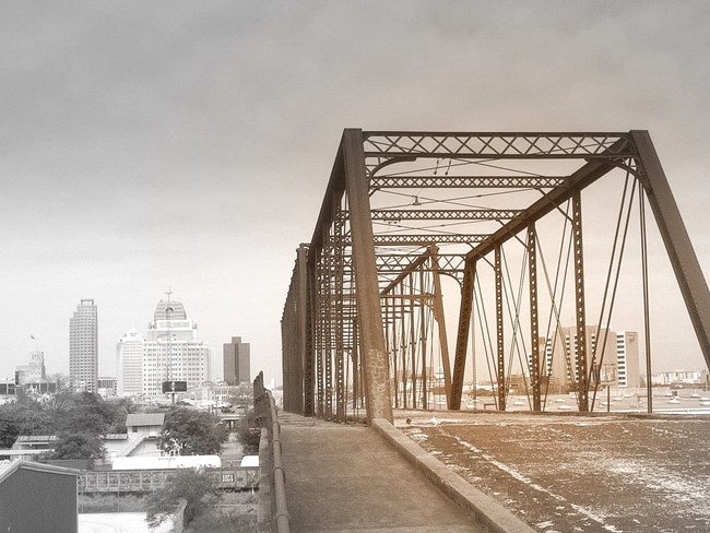 Hay Street Bridge: Early-1900s former railroad bridge now open to pedestrian traffic only, with city views.