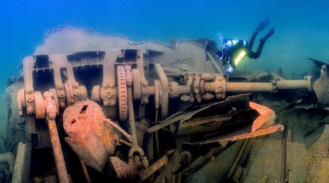 diver exploring the SS Glenlyon engine