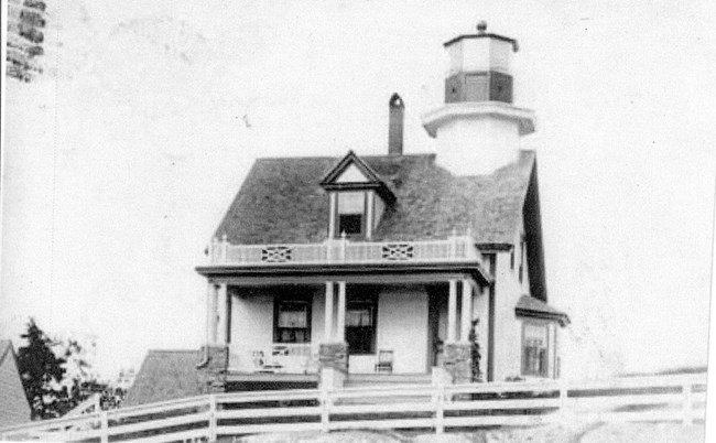 B&W Photo of white house and lighthouse tower