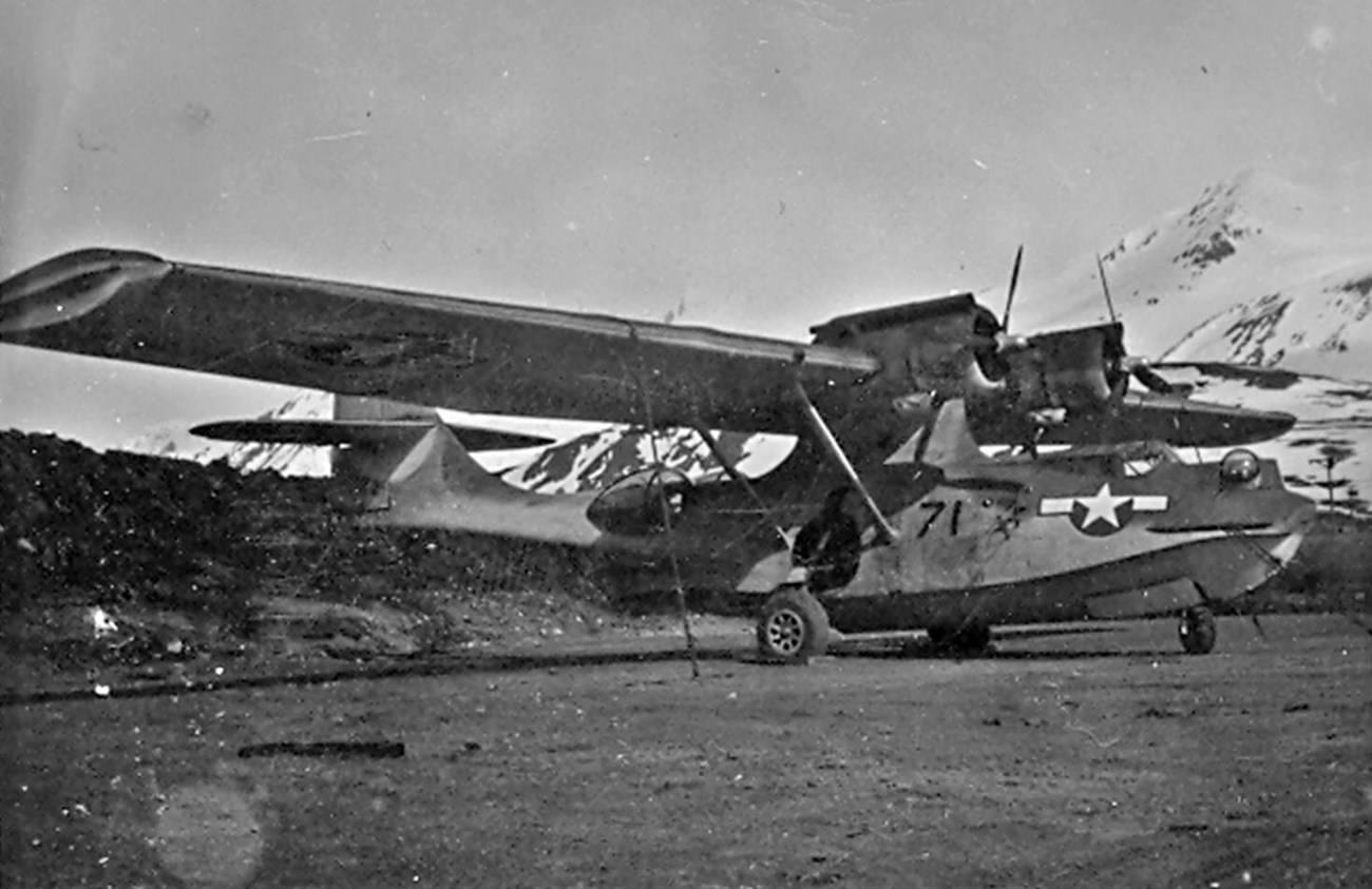 Black and white photo of a plane on the runway