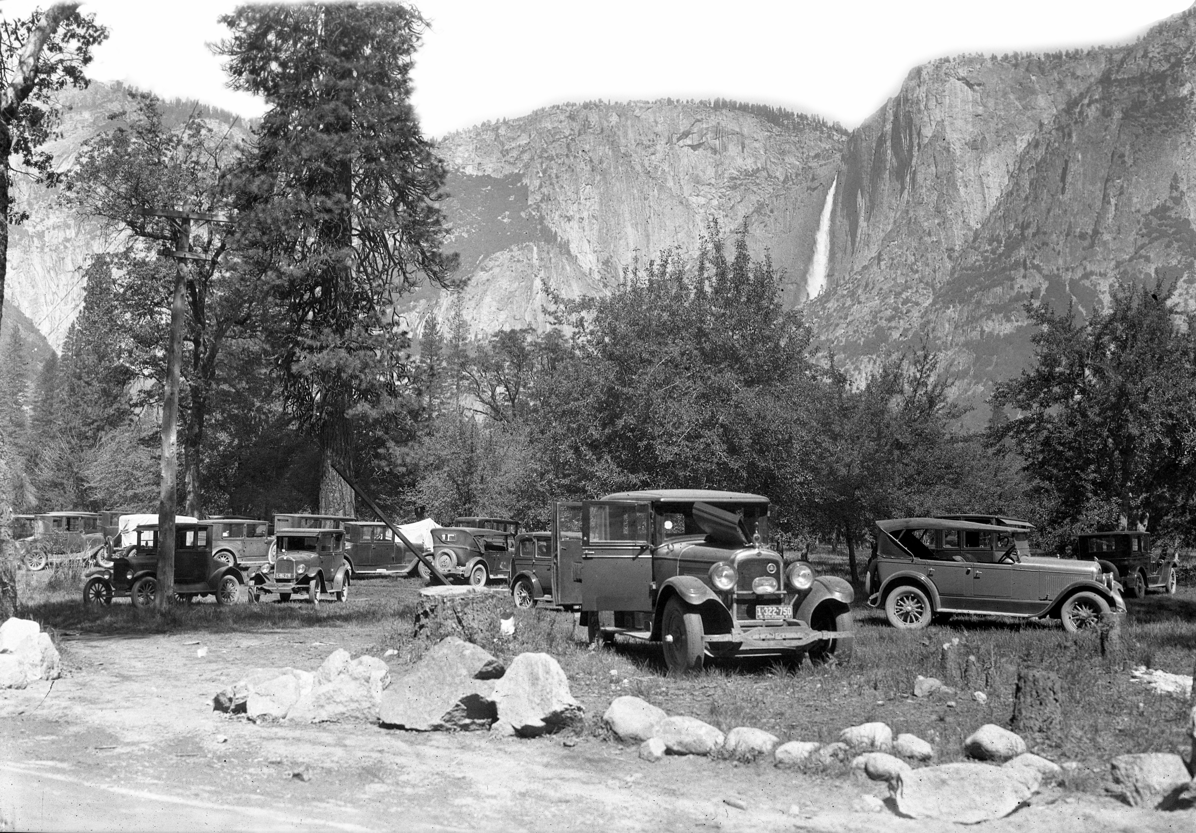 A black and white photo of cars parked in Curry Orchard from 1927