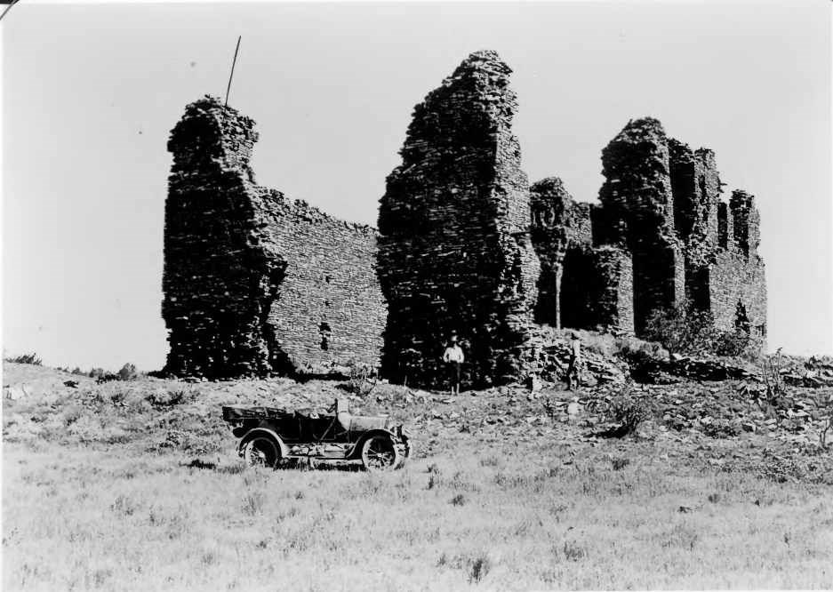 Visitors with car at the ruins