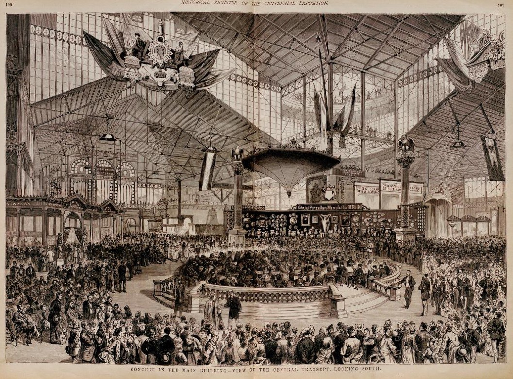 Print of an exhibition space with high ceilings and a croud surrounding an orchestra on a central circular stage