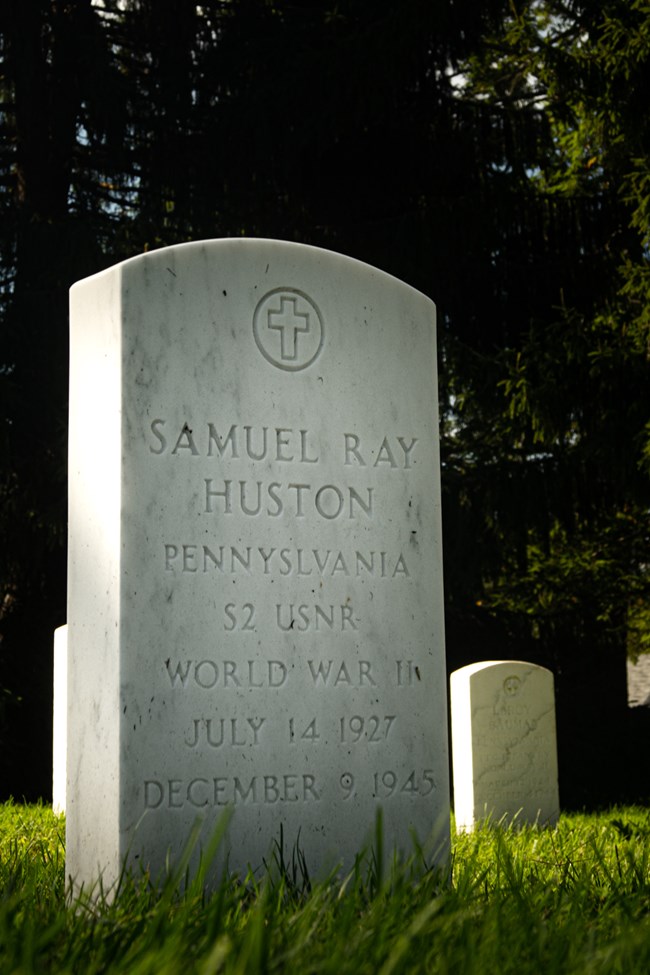 A US government issue headstone