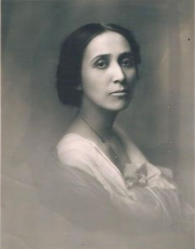 black and white portrait of Laura Cornelius Kellogg 1925 wikimedia