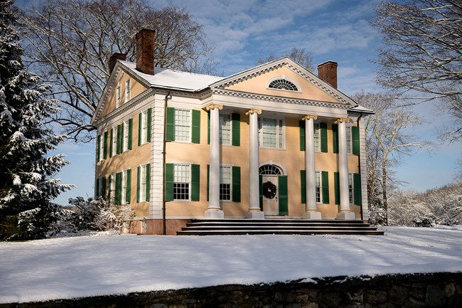 The Florence Griswold house in the snow.