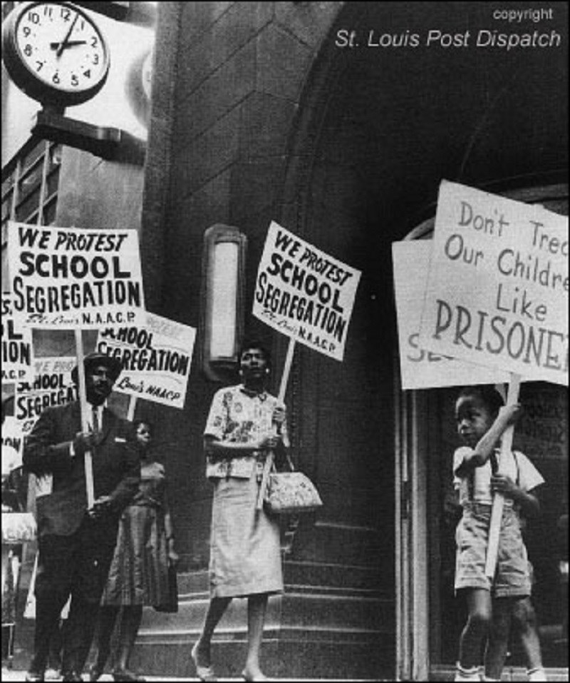 People holding signs protesting school segregation. (Courtesy of the St. Louis Post Dispatch)