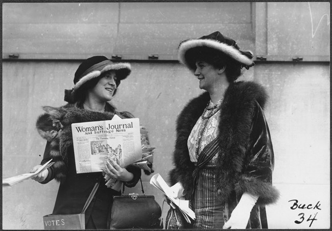 margaret foley distributing suffrage news. Coll. Library of Congress