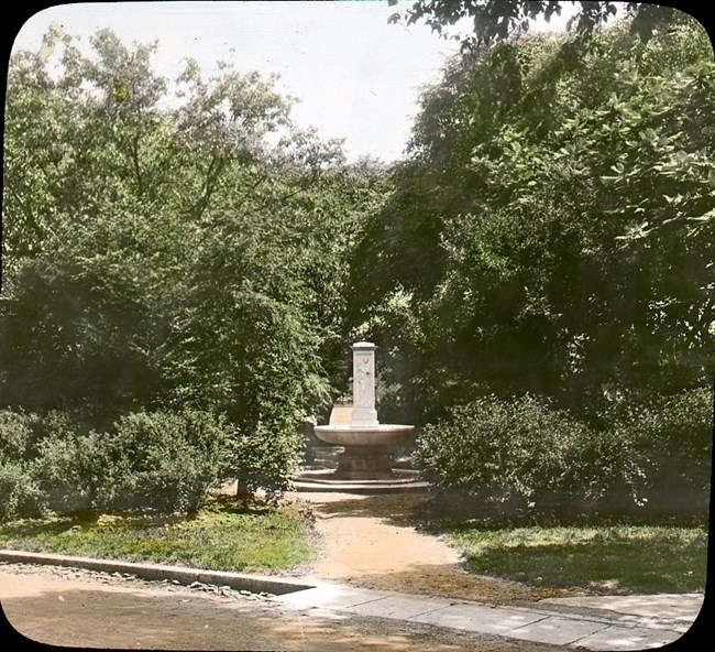 The Butt-Millet Fountain surrounded by trees, which have since been cut down
