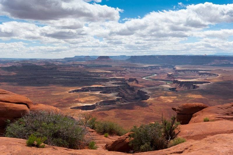 Photo of scenic redrock mesas and canyons